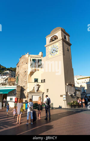 die berühmten Uhrturm am Piazza Umberto auf der Insel Capri, Italien Stockfoto