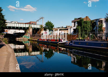 Die Regents Canal in der Nähe von Cambridge Heath Road, South Hackney, London UK Stockfoto