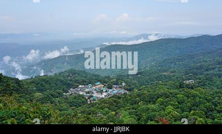 Luftaufnahme des Hmong Dorf von Doi Pui und Nationalpark Doi Suthep, Chiang Mai, Thailand. Stockfoto