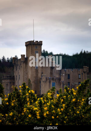 Schottland - ca. APRIL 2016: Dunvegan Castle in Skye. Dunvegan Castle ist die älteste ständig bewohnte Burg in Schottland und wurde die str Stockfoto