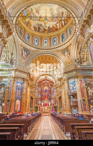 TURIN, Italien - 15. März 2017: Das Schiff der neubarocke Kirche Basilika Maria Ausiliatrice. Stockfoto