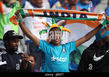 Indien-Fan auf der Tribüne während der ICC Womens World Cup Semi Final Match bei The County Ground, Derby. Stockfoto