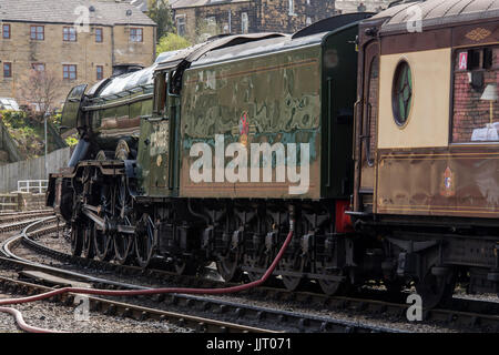 Legendären Lok Dampflok & Ausschreibung, LNER-Klasse A3 60103 Flying Scotsman stationär auf Schienen - Keighley & Wert Valley Railway, England, UK. Stockfoto