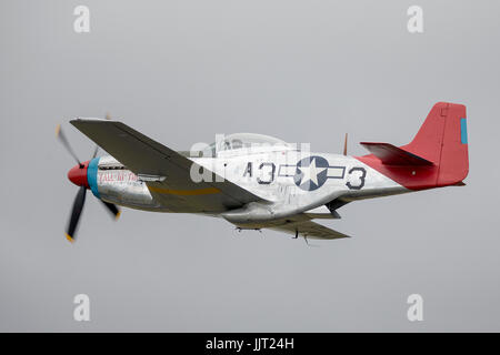 Eine North American Aviation Mustang P - 51D während der Vorführung beim RIAT 2017 Stockfoto