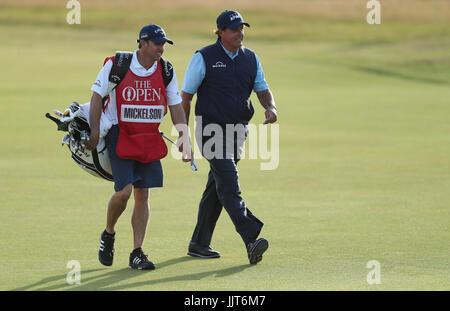 USAS Phil Mickelson geht auf das 18. während eines der The Open Championship 2017 im Royal Birkdale Golf Club, Southport. Stockfoto