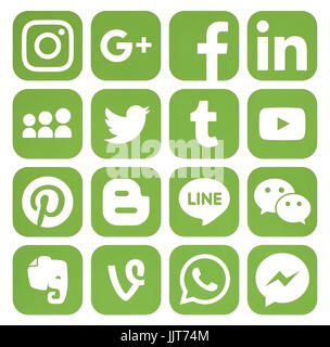 Kiew, Ukraine - Februar 07, 2017: Sammlung von beliebten grünen social media Icons, die auf Papier gedruckt: Facebook, Twitter, Google Plus, Instagram, Pint Stockfoto