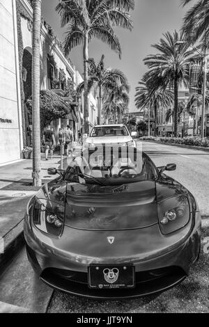 Tesla-Auto, Rodeo Drive, Los Angeles. Kalifornien. USA Stockfoto