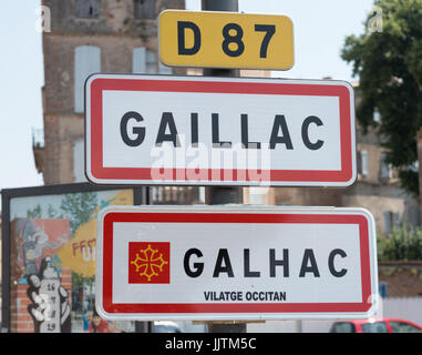 Stadt unterzeichnet in Französisch Occitan und Gaillac oder Galhac, Midi-Pyrénées, Frankreich Stockfoto