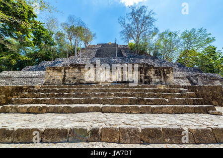 Struktur einer Pyramide in der Maya-Ruinen von Calakmul, Mexiko Stockfoto