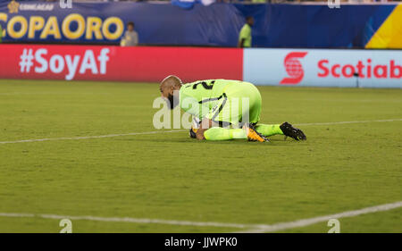 Philadelphia, Vereinigte Staaten von Amerika. 19. Juli 2017. Torhüter Tim Howard (24) der USA verteidigt während 2017 Gold Cup Quarterfunal gegen El Salvador Credit: Lev Radin/Pacific Press/Alamy Live News Stockfoto