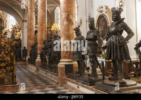 Österreich, Innsbruck, Altstadt, Hofkirche, Court Church, erbaut 1553; Maximilian i. Mausoleum, 1572 abgeschlossen; auf Statuen erstellt 1502-1555 Stockfoto