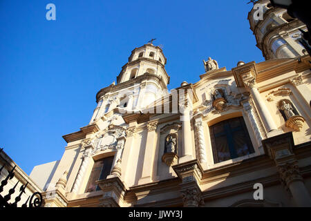 Kirche von San Telmo in Buenos Aires, einer niedrigen Winkel Perspektive von Architekturdetails Stockfoto