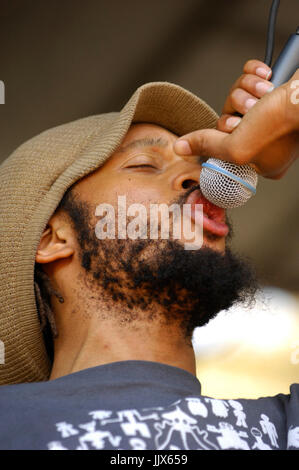 Brer Rabbit Flobots mit 2008 KROQ Weenie Roast Y Fiesta Verizon Wireless Amphitheater Irvine. Stockfoto