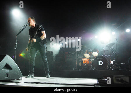 James Hetfield Metallica spielt 2008 KROQ Weenie Roast Y Fiesta Verizon Wireless Amphitheater Irvine. Stockfoto