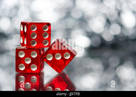 Rot Sic Bo spielen Würfel Stockfoto