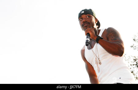 Schauspieler/Sänger Ray J spielt Queen Mary für das Konzert Long Beach am 4. Juli. Stockfoto