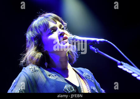 Ostrava, Tschechische Republik. 20. Juli 2017. US-amerikanische Sängerin Norah Jones führt am zweiten Tag des Colours of Ostrava Music Festival in Ostrava, Tschechische Republik, am 20. Juli 2017. Bildnachweis: Jaroslav Ozana/CTK Foto/Alamy Live-Nachrichten Stockfoto