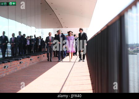 Hamburgs Erster Bürgermeister Olaf Scholz (SPD, l-R), Prinz William, Herzogin Kate Und Christoph Lieben-Seutter, Intendant der Elbphilharmonie, Gehen bin 21.07.2017 in Hamburg Auf Dem Rundlauf der Elbphilharmonie. Sterben Sie Hansestadt ist Die Letzte Station Ihres Dreitägigen Deutschlandbesuchs. Foto: Christian Charisius/Dpa/Dpa-Pool Stockfoto