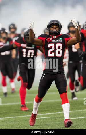 Der Saison. 19. Juli 2017. Ottawa Redblacks defensive zurück Corey Tindal (28) vor dem kanadischen Fußball-Liga-Spiel zwischen Montreal Alouettes und Ottawa Redblacks bei TD Place Stadium in Ottawa, Kanada. Redblacks gewann mit einem Score von 24-19 für ihren ersten Sieg der Saison. Daniel Lea/CSM/Alamy Live-Nachrichten Stockfoto