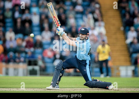 Leeds, UK. 21. Juli 2017. SE Marsh (43) schlägt den Ball an der Grenze für 4 wie Yorkshire Wikinger 179 für 5 in ihrer 20 Overs während der Natwest T20 Blast Spiel zwischen Yorkshire County Cricket Club V Warwickshire County Cricket Club auf Freitag, 21. Juli 2017 erreichen. Foto von Mark P Doherty. Bildnachweis: Gefangen-Light-Fotografie Limited/Alamy Live-Nachrichten Stockfoto