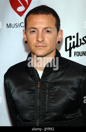 Chester Bennington von Linkin Park - MusiCares Stiftung Konzert nutzen am Henry Fonda Theatre In Los Angeles.  Kopfschuss Blickkontakt Stockfoto