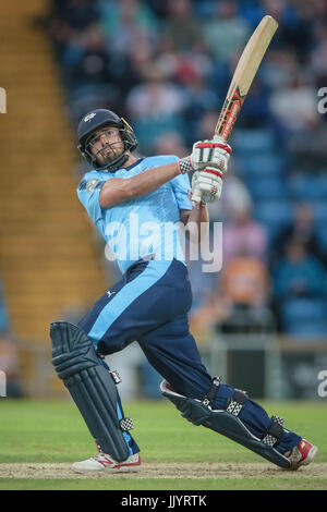 Peter Handscomb (Yorkshire CCC) schlägt den Ball für eine massive sechs während der Natwest T20 Blast Spiel zwischen Yorkshire County Cricket Club V Warwickshire County Cricket Club auf Freitag, 21. Juli 2017. Foto von Mark P Doherty. Stockfoto