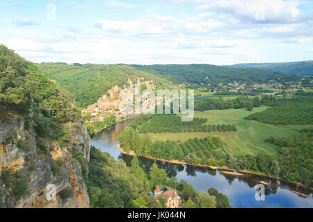 Frankreich, Dordogne (24), Périgord Noir, Vallée De La Dordogne, Vézac, Jardins du Château de Marqueyssac, Vue Sur la Roque-Gageac et la Vallée De La Dord Stockfoto