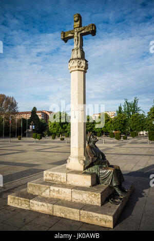 Statue der Pilger vor dem Kloster Krankenhaus von San Marcos, heute National Hotel Parador. Leon, Spanien, Europa. Camino de Santiao. Stockfoto