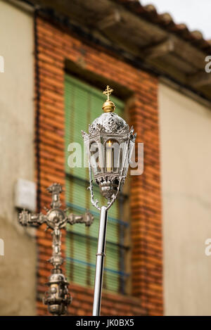 Feier in der Straße der Villar de Mazarife, Provinz Leon, Spanien. Camino de Santiago. Stockfoto