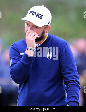 Englands Andy Sullivan reagiert auf einen Putt am 1. Tag zwei der Open Championship 2017 im Royal Birkdale Golf Club, Southport. Stockfoto