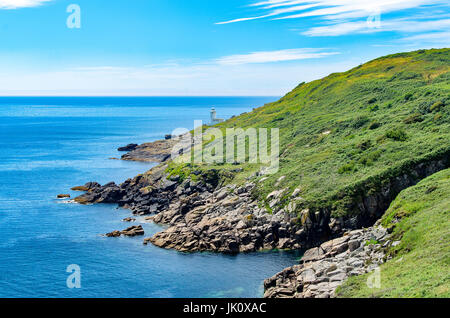 Tater-du Leuchtturm, Cornwall. von rosemodress Cliff. Stockfoto