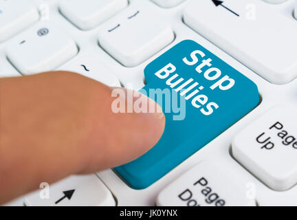 Stop-Schläger-Taste auf einer Computertastatur. Stoppen Sie Mobbing Konzept. Stockfoto