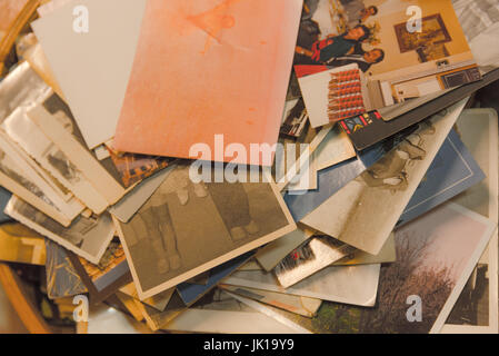 Viele antike und alte Fotos zusammen. Stockfoto