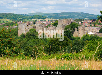 Ludlow Castle gesehen von Whitcliffe Common, Shropshire. Stockfoto