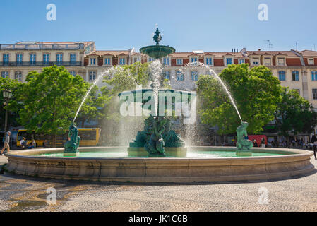 Lissabon Rossio Brunnen, Blick auf den Brunnen am nördlichen Ende des Praca dom Pedro IV, bekannt als Rossio Platz, in der Baixa-Gegend von Lissabon, Portugal Stockfoto