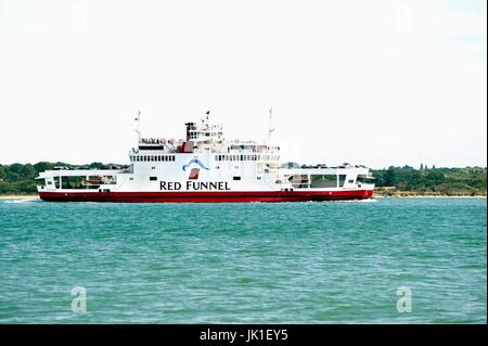 Red Funnel Autofähre verlassen Southampton für die Isle Of Wight Stockfoto