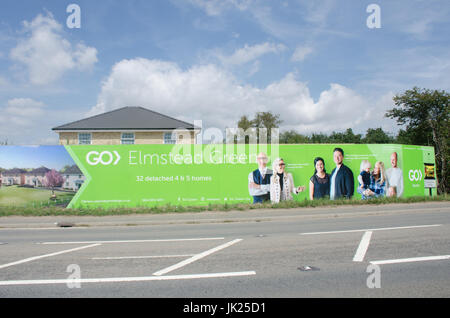 Elmstead Essex Vereinigtes Königreich-17 Juli 2017: große Werbung Horten für ländliche Wohn-Entwicklung Stockfoto