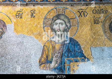 Detail der Deësis Mosaik, welche Features Christus im Gebet und mit einem Buch befindet sich in der oberen Galerie der Hagia Sophia in Istanbu hautnah Stockfoto
