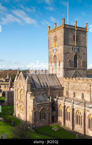 Überblick über St Davids Cathedral, Pembrokeshire, Wales Stockfoto