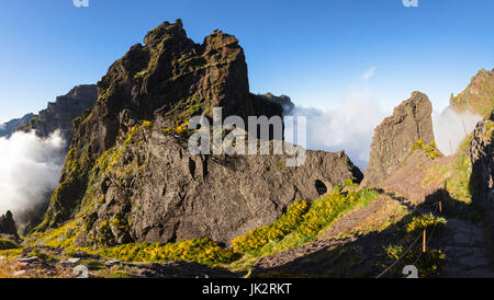 Weg zwischen Pico Arieiro und Pico Ruivo Stockfoto