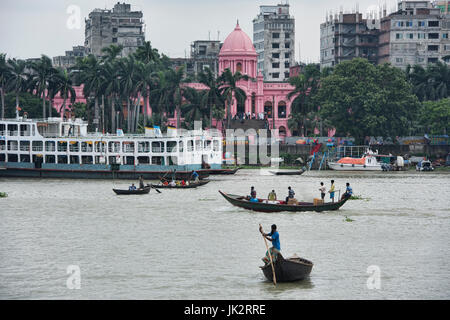 Ahsan Manzil (Pink Palace) über dem Fluss Buriganga, Dhaka, Bangladesch Stockfoto