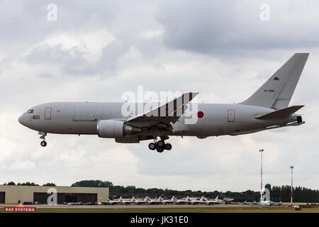 KC-767J aus Japan Air Self Defense Force landet auf 2017 Royal International Air Tattoo am Royal Air Force Fairford in Gloucestershire - la Stockfoto