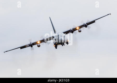 C-130H-30 aus der Royal Netherlands Air Force gesehen auf 2017 Royal International Air Tattoo am Royal Air Force Fairford in Gloucestershire - la Stockfoto