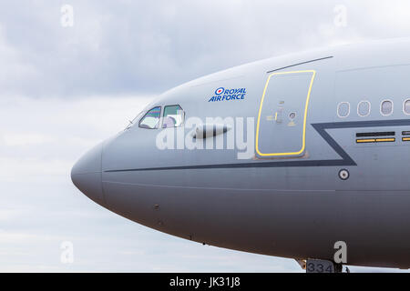 Voyager KC3 von der Royal Air Force taxis in den statischen Park auf 2017 Royal International Air Tattoo am Royal Air Force Fairford in Gloucestersh Stockfoto