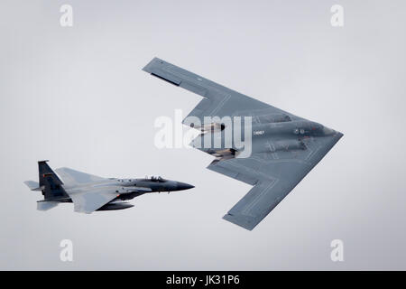 Northrop Grumman B-2 Spirit Stealth Bomber flypast International Air Tattoo in Fairford 2017 Stockfoto