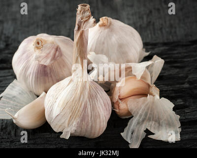 Stillleben-Kunst von Knoblauch auf hölzernen Hintergrund Stockfoto