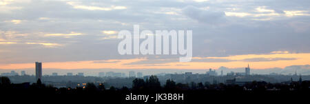 Glasgow City breite Panorama Osten bunt Pastell Dämmerung Himmel mit Blick auf die West End Stadtbild skyline Stockfoto