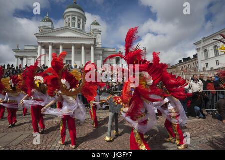 Finnland, Helsinki, Helsinki Tag Samba Karneval in Senatsplatz Senaatintori, NR Stockfoto