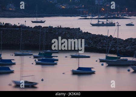 USA, Massachusetts, Cape Ann, Rockport, Bärenfell Hals und Rockport Hafen, am Abend, Stockfoto