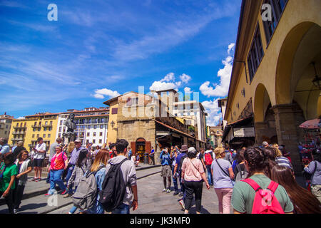 Straßenszenen mit Touristen aus Florenz Toskana Italien Stockfoto